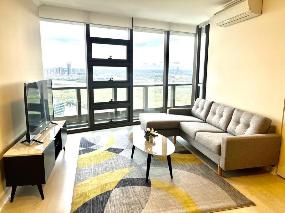 Wow City Views Luxury 2 Bed 2 Bath Wi-fi Car Space Apartment