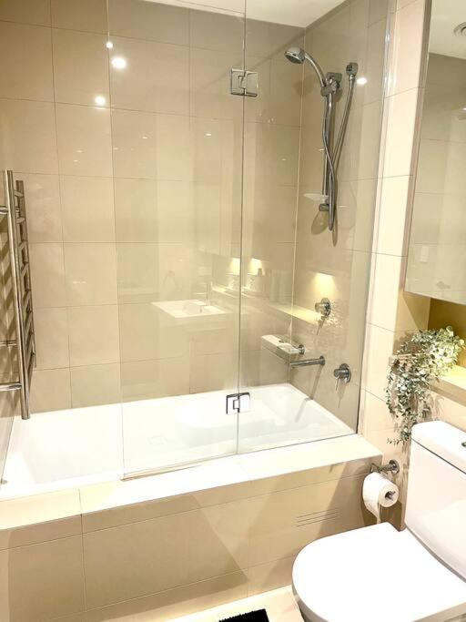 Apartment Wow City Views Luxury 2 Bed 2 Bath Wi-fi Car Space