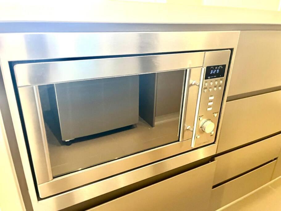 Apartment Wow City Views Luxury 2 Bed 2 Bath Wi-fi Car Space *