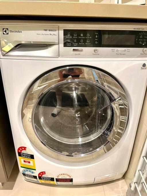 Apartment Wow City Views Luxury 2 Bed 2 Bath Wi-fi Car Space *