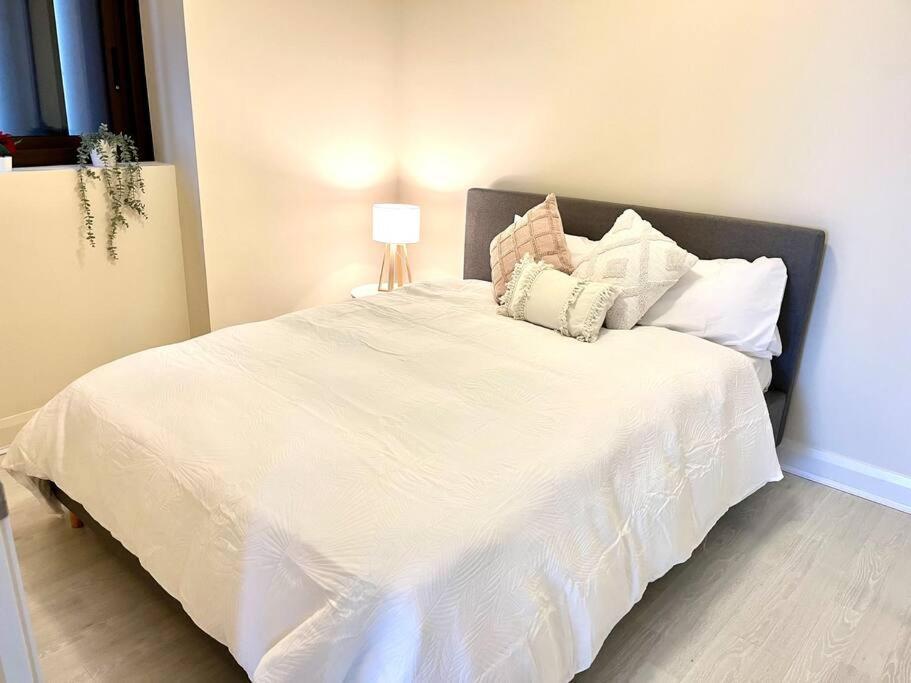 Wow City Views Luxury 2 Bed 2 Bath Wi-fi Car Space
