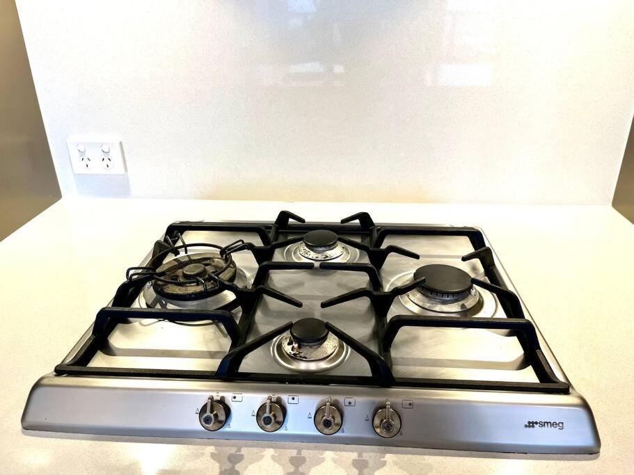 Wow City Views Luxury 2 Bed 2 Bath Wi-fi Car Space Sydney