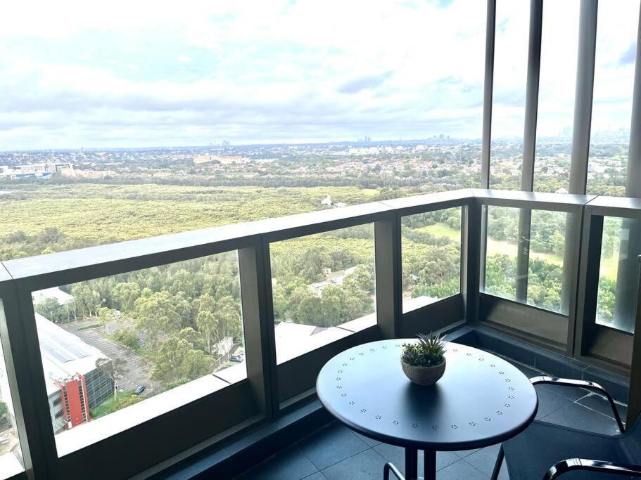 Wow City Views Luxury 2 Bed 2 Bath Wi-fi Car Space Apartment Sydney