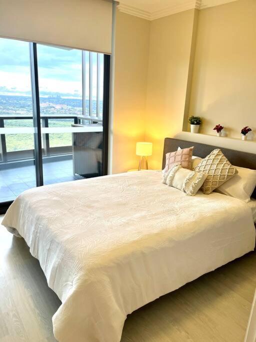 Wow City Views Luxury 2 Bed 2 Bath Wi-fi Car Space Apartment *